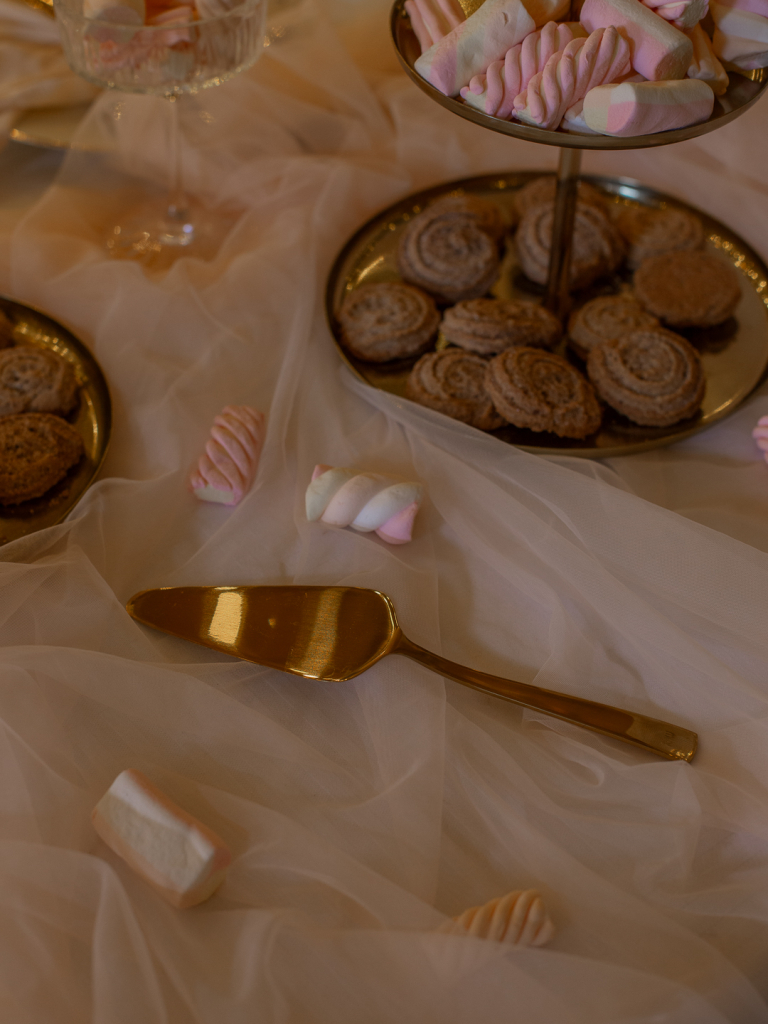 somistevuokraamo_unelma_kultainen_kakkulapio_tuotekuva