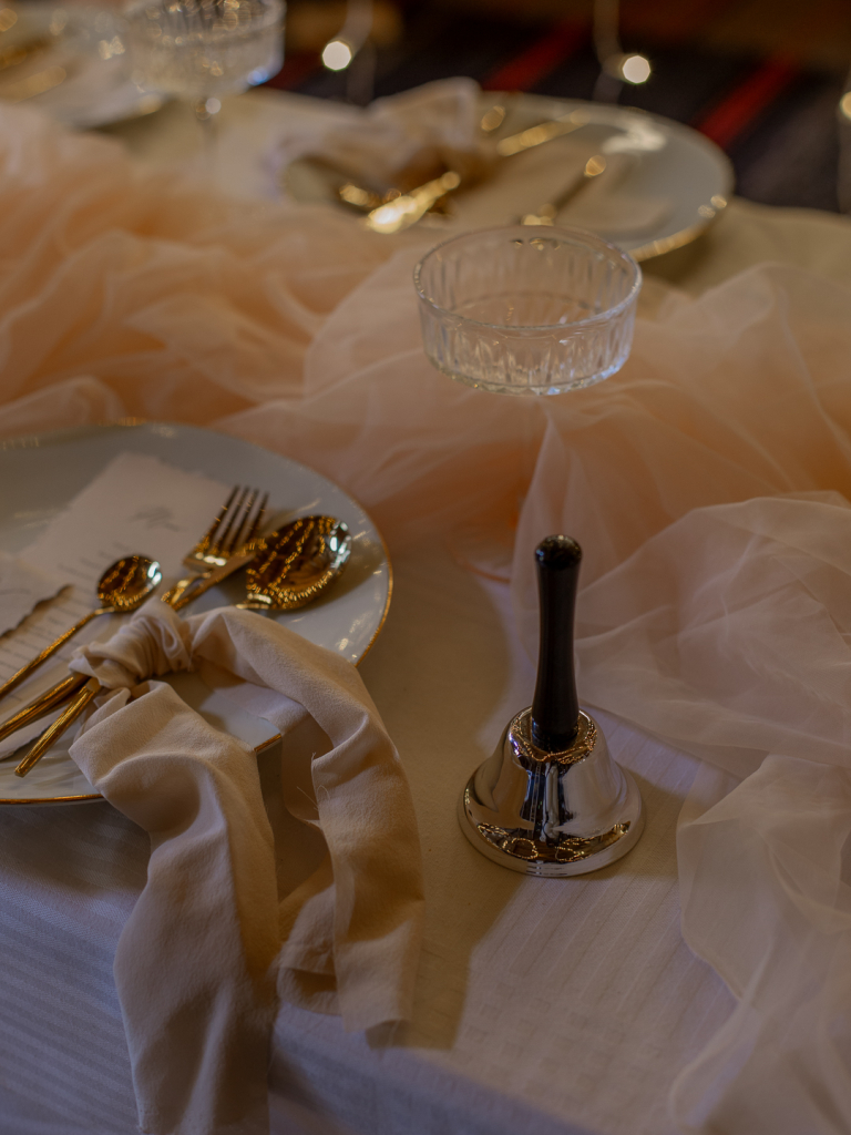 somistevuokraamo_seremoniamestarinkello_tuotekuva